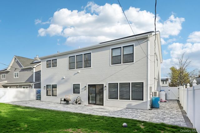 129 Tardy Lane S, Wantagh, NY 11793