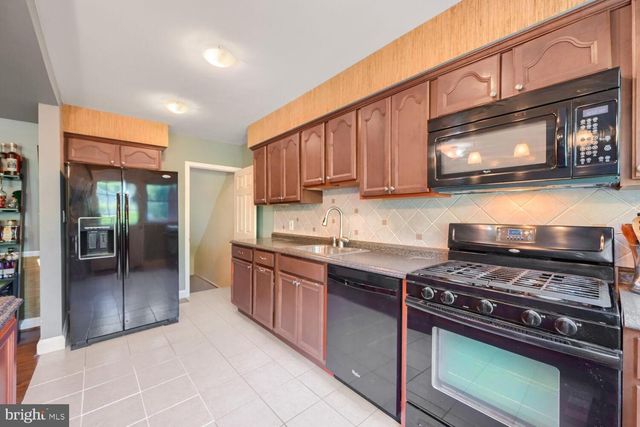 7042 HEATHFIELD RD, Baltimore, MD 21212