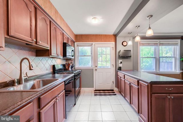 7042 HEATHFIELD RD, Baltimore, MD 21212