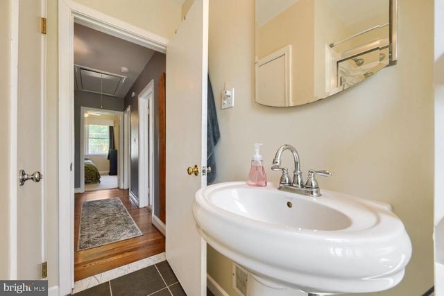 7042 HEATHFIELD RD, Baltimore, MD 21212