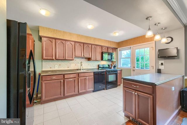 7042 HEATHFIELD RD, Baltimore, MD 21212