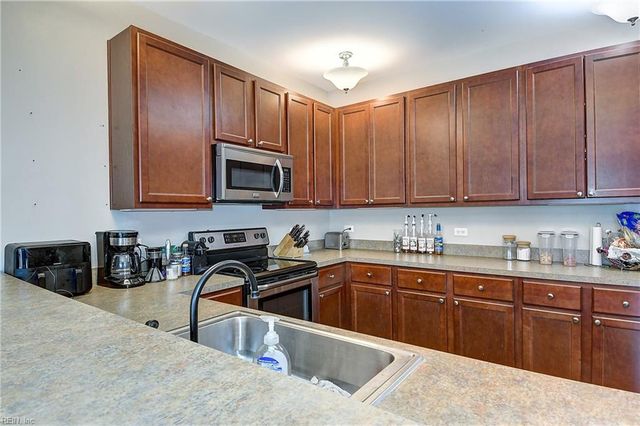 602 Lacy Oak DR, Chesapeake, VA 23320