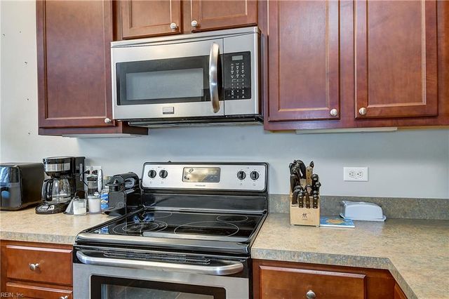 602 Lacy Oak DR, Chesapeake, VA 23320