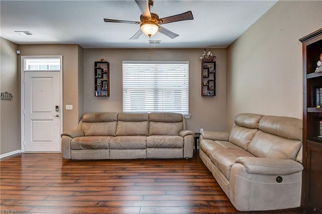 602 Lacy Oak DR, Chesapeake, VA 23320