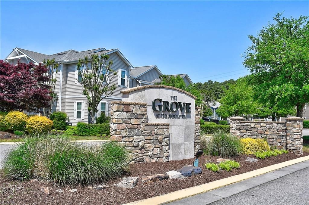 602 Lacy Oak DR, Chesapeake, VA 23320