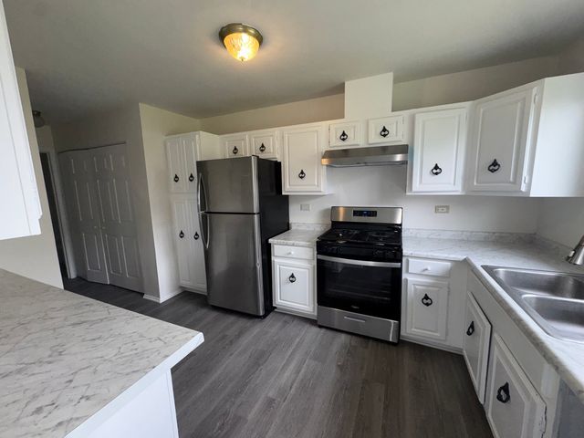 10G Fernwood Drive 10G, Bolingbrook, IL 60440