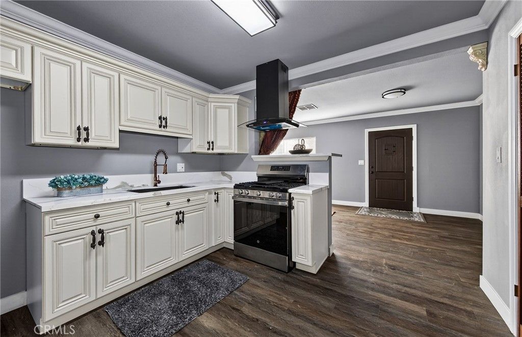 Image 4 of property listing at 18206 Seville, Fontana, CA 92335