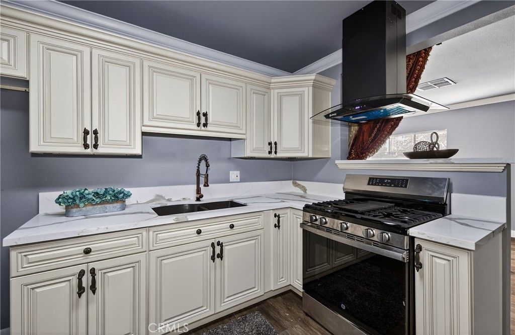 Image 5 of property listing at 18206 Seville, Fontana, CA 92335