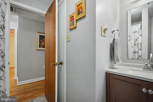 1811 AMITY DR, Lancaster, PA 17601