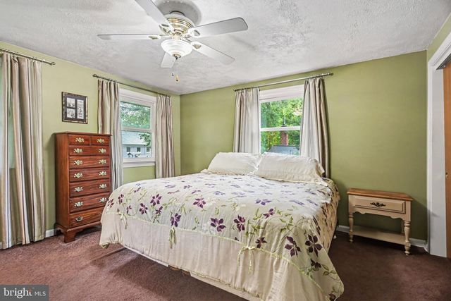 1811 AMITY DR, Lancaster, PA 17601