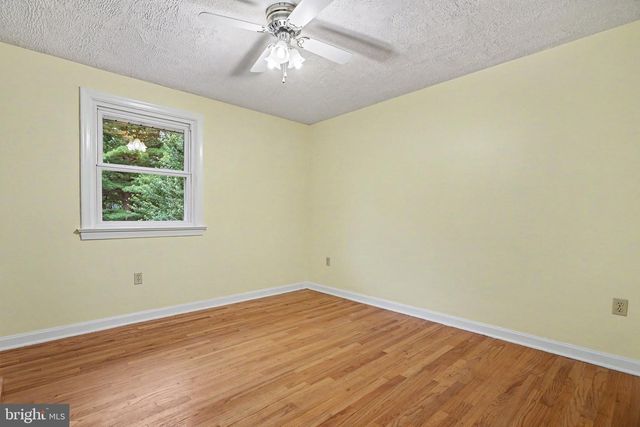 1811 AMITY DR, Lancaster, PA 17601