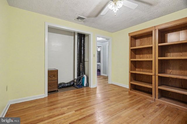 1811 AMITY DR, Lancaster, PA 17601