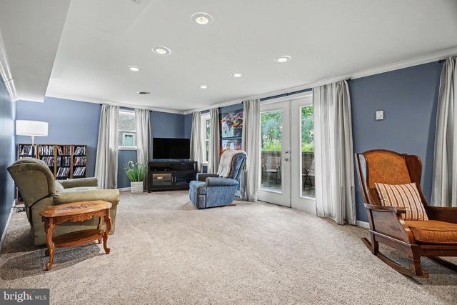 1811 AMITY DR, Lancaster, PA 17601