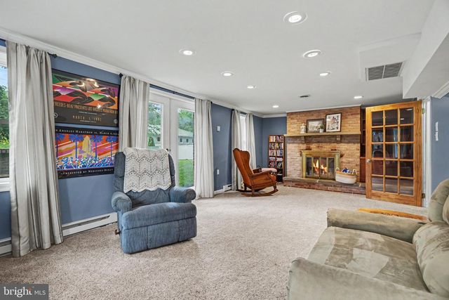 1811 AMITY DR, Lancaster, PA 17601