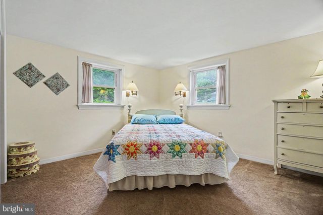 1811 AMITY DR, Lancaster, PA 17601