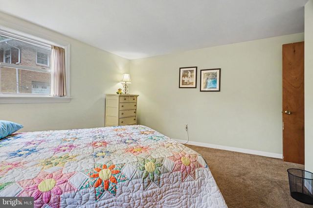 1811 AMITY DR, Lancaster, PA 17601