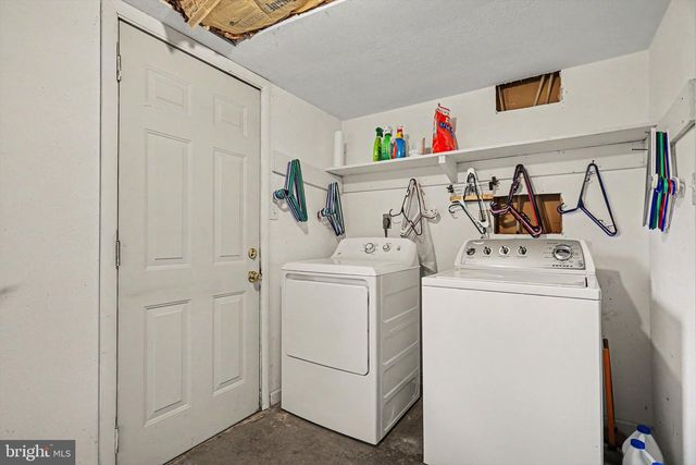 1811 AMITY DR, Lancaster, PA 17601