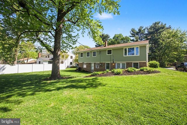 1811 AMITY DR, Lancaster, PA 17601