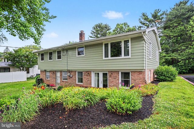 1811 AMITY DR, Lancaster, PA 17601