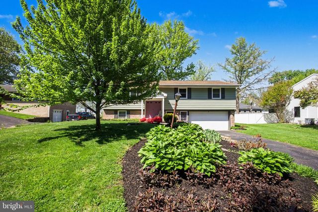 1811 AMITY DR, Lancaster, PA 17601