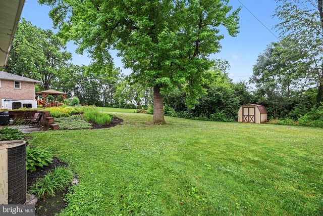 1811 AMITY DR, Lancaster, PA 17601