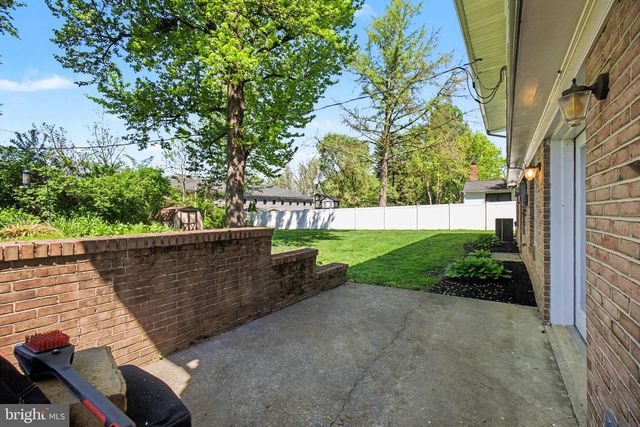 1811 AMITY DR, Lancaster, PA 17601
