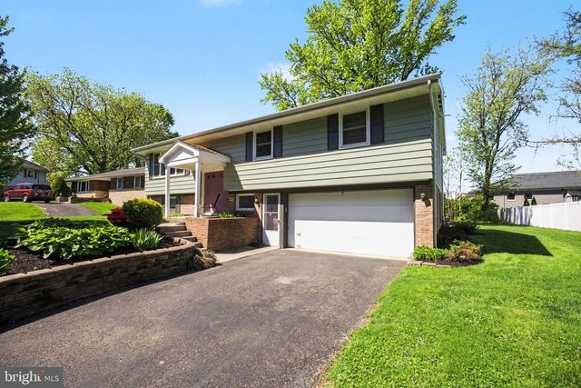 1811 AMITY DR, Lancaster, PA 17601
