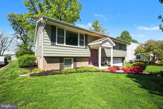 1811 AMITY DR, Lancaster, PA 17601
