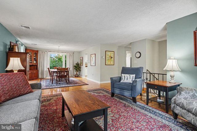 1811 AMITY DR, Lancaster, PA 17601