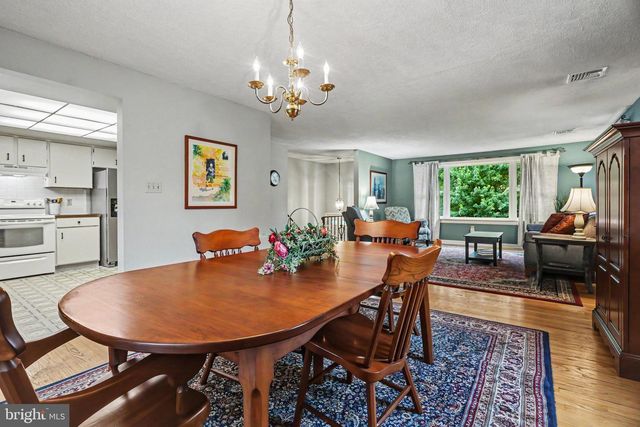 1811 AMITY DR, Lancaster, PA 17601
