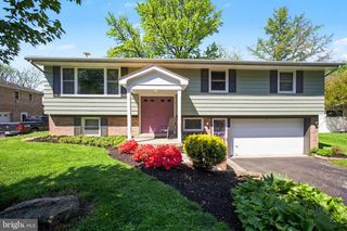 1811 AMITY DR, Lancaster, PA 17601