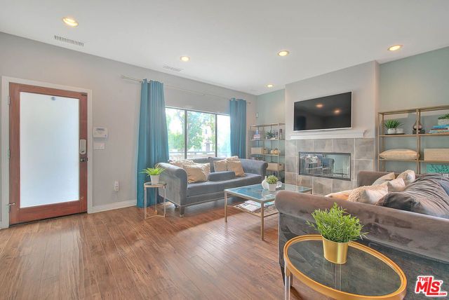 1821 S Sycamore Avenue, Los Angeles, CA 90019