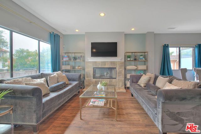 1821 S Sycamore Avenue, Los Angeles, CA 90019