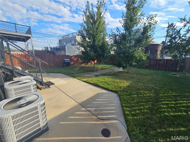 1832 Russell Boulevard, St Louis, MO 63104