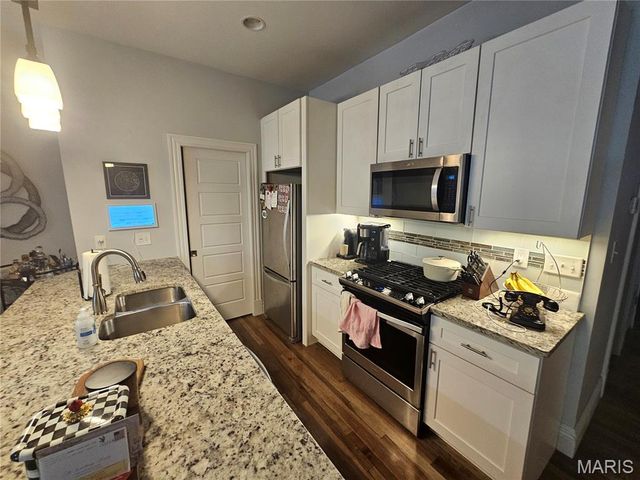 1832 Russell Boulevard, St Louis, MO 63104