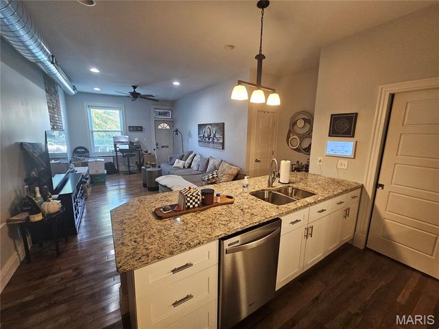 1832 Russell Boulevard, St Louis, MO 63104