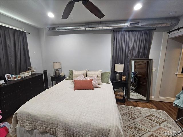 1832 Russell Boulevard, St Louis, MO 63104