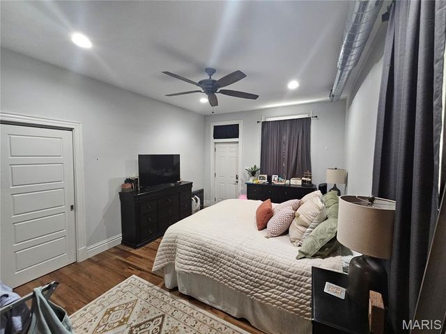 1832 Russell Boulevard, St Louis, MO 63104
