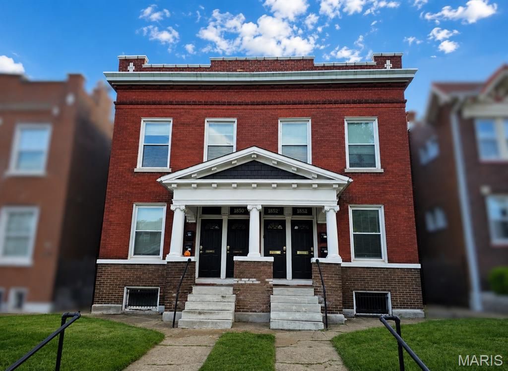 1832 Russell Boulevard, St Louis, MO 63104