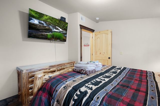 136 Pack Creek, Blue Ridge, GA 30513