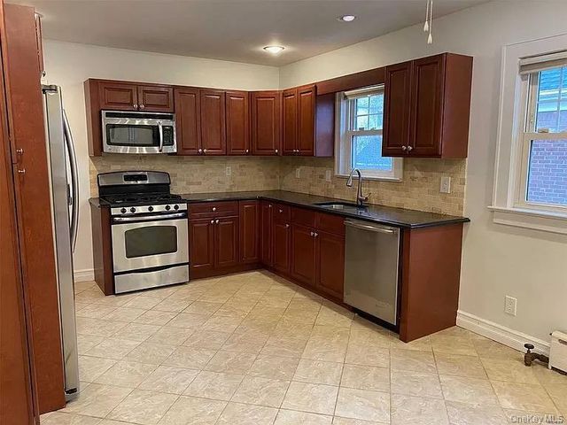 5 Crab Avenue, Lynbrook, NY 11563