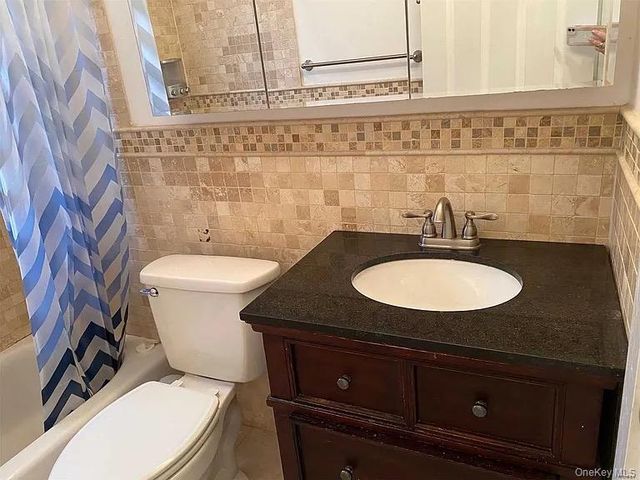 5 Crab Avenue, Lynbrook, NY 11563