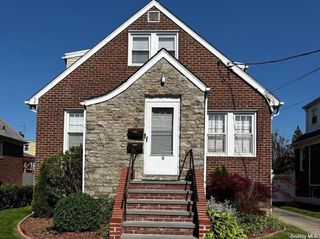 5 Crab Avenue, Lynbrook, NY 11563