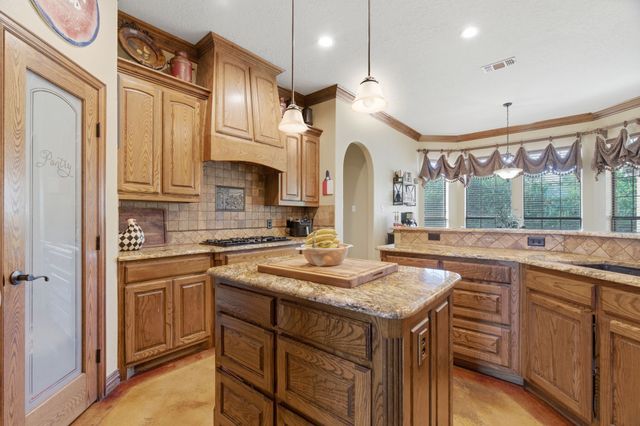 128 Horizon Circle, Azle, TX 76020
