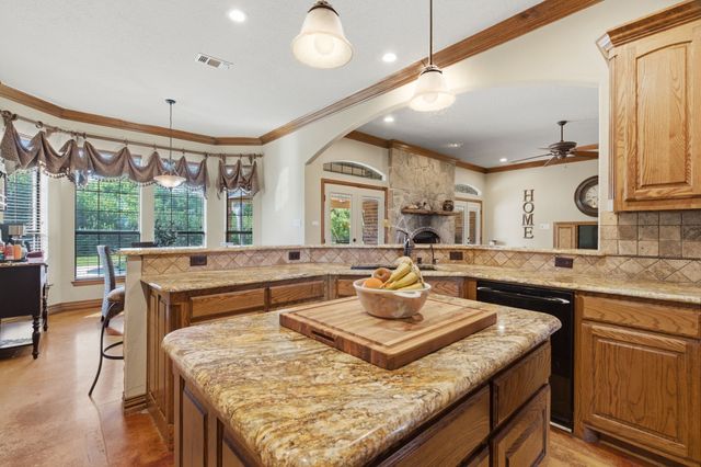 128 Horizon Circle, Azle, TX 76020