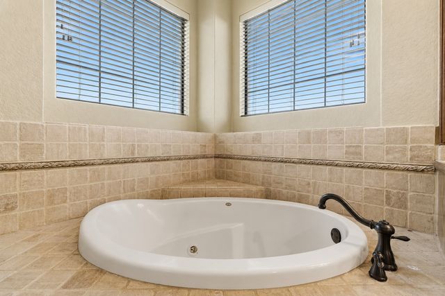 128 Horizon Circle, Azle, TX 76020
