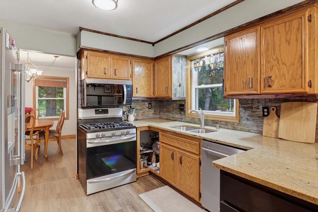 10257 W Spring Green ROAD, Greenfield, WI 53228