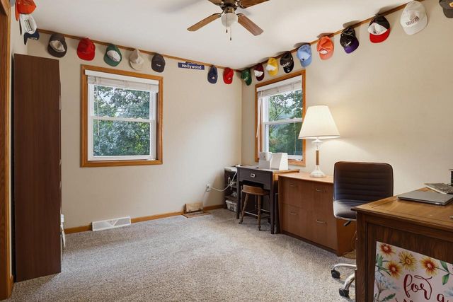10257 W Spring Green ROAD, Greenfield, WI 53228