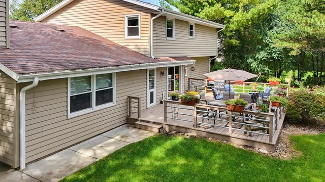 10257 W Spring Green ROAD, Greenfield, WI 53228