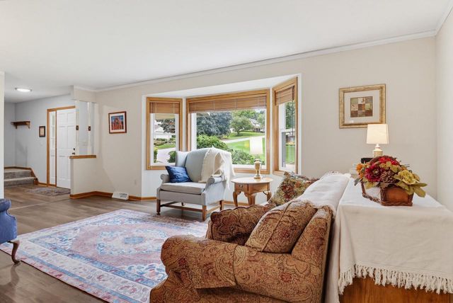 10257 W Spring Green ROAD, Greenfield, WI 53228